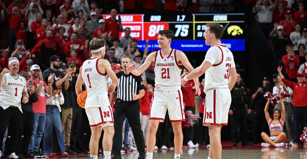 Bennett Stirtz Shines as Iowa Secures Elite Eight Berth Since 1987